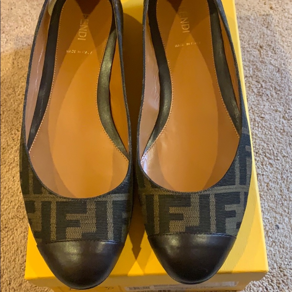 Authentic Fendi ballet flats sz40